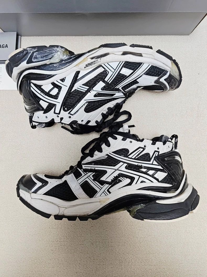 Balenciaga Balenciaga Runner Low Top Shoes 2502-Nextarrow Size US 6 / EU 39 - 2 Thumbnail