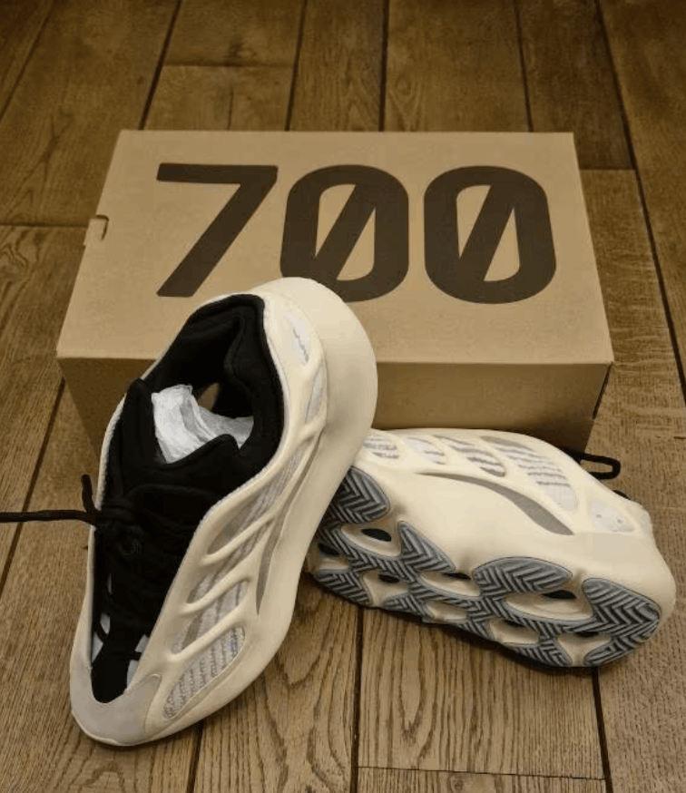 Yeezy YEEZY 700 V3 AZAEL Size US 11 / EU 44 - 1 Thumbnail