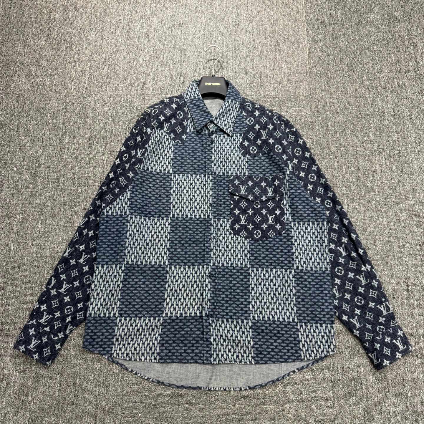 Louis Vuitton Blue Patterned Long Sleeve Button-Up Shirt (L) Size US L / EU 52-54 / 3 - 1 Thumbnail