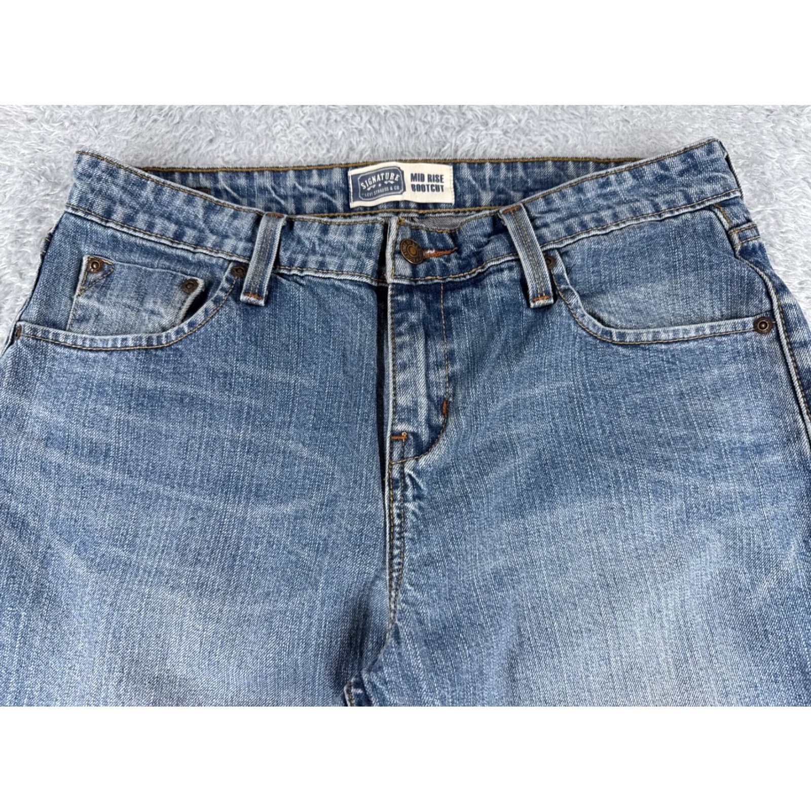 Levi's Levis Jeans Womens 10 Blue Denim Bootcut Mid Rise Cotton Blend 30x30 Regular 5-Pocket Design Western Fashion Mens? Wait. end. Size 32" / US 10 / IT 46 - 4 Thumbnail