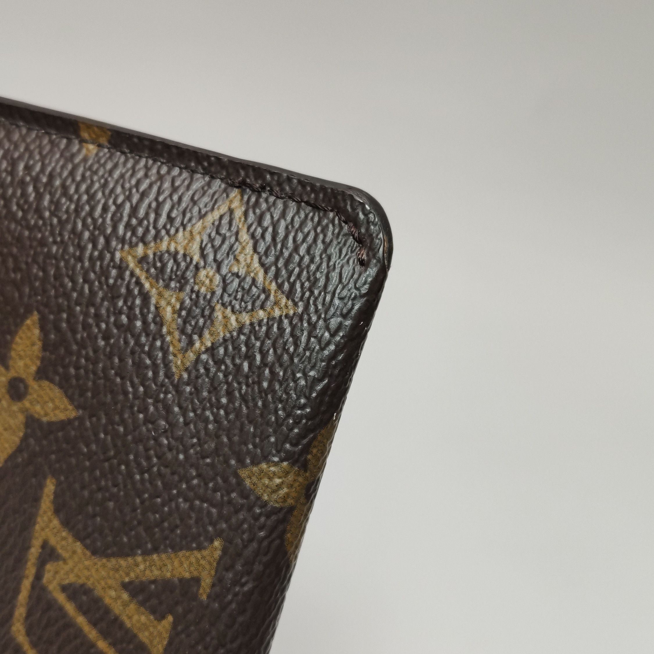 Louis Vuitton Louis Vuitton (LV) Jeanne leather Monogram print snap butto Size ONE SIZE - 8 Thumbnail