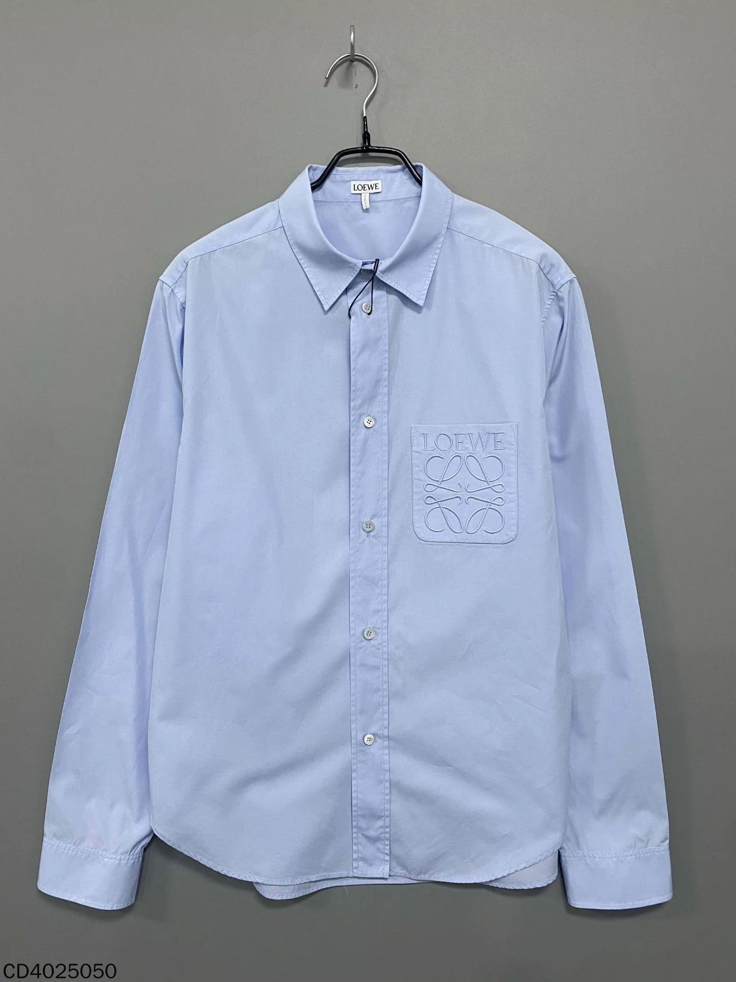 Loewe LOEWE ss26 light blue logo long sleeve shirt 38 Size US S / EU 44-46 / 1 - 1 Thumbnail