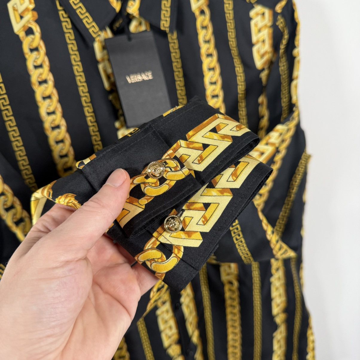 Versace €1580 Versace NWT Men’s Silk Medusa Chains Shirt Size 48 (M) Size US M / EU 48-50 / 2 - 3 Thumbnail