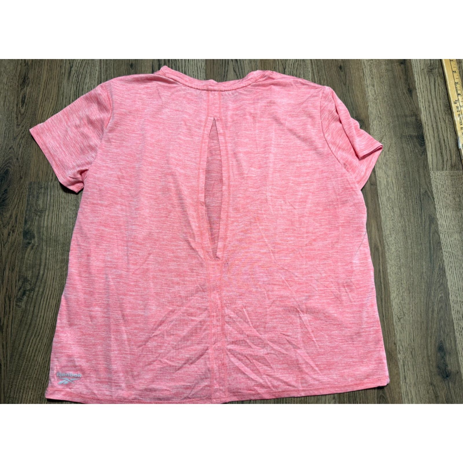 Reebok Reebok Shirt Womens Large White Pink Athletic Wear Crewneck Shirt Ladies Regular Fit Cotton Short Sleeve Casual Modern Basic Spring Summer Fall Womens Size L / US 10 / IT 46 - 2 Thumbnail
