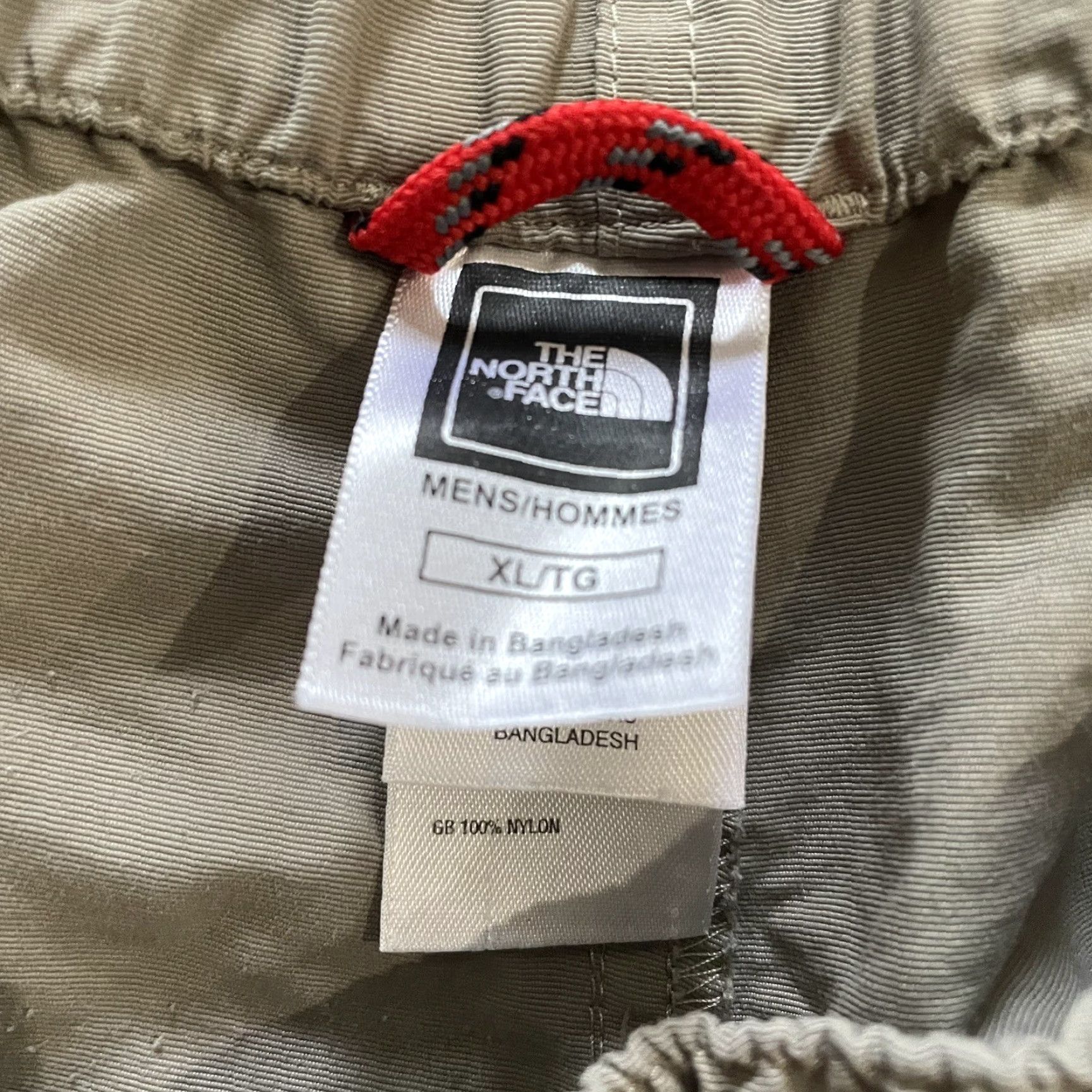 The North Face VINTAGE The North Face Athletic gray hiking cargo shorts Mens XL Size US 36 / EU 52 - 4 Thumbnail