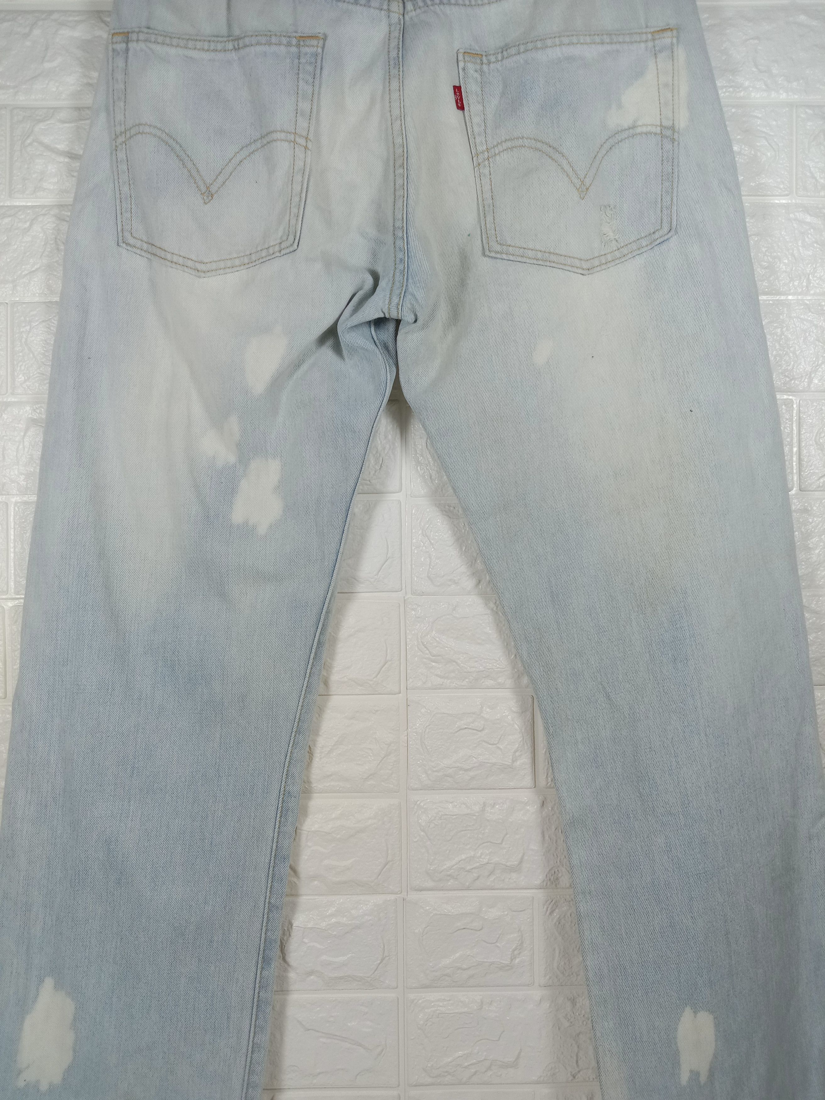Levi's Vintage Levi’s 501 Jeans Light Wash Bleach Denim Size US 32 / EU 48 - 7 Thumbnail
