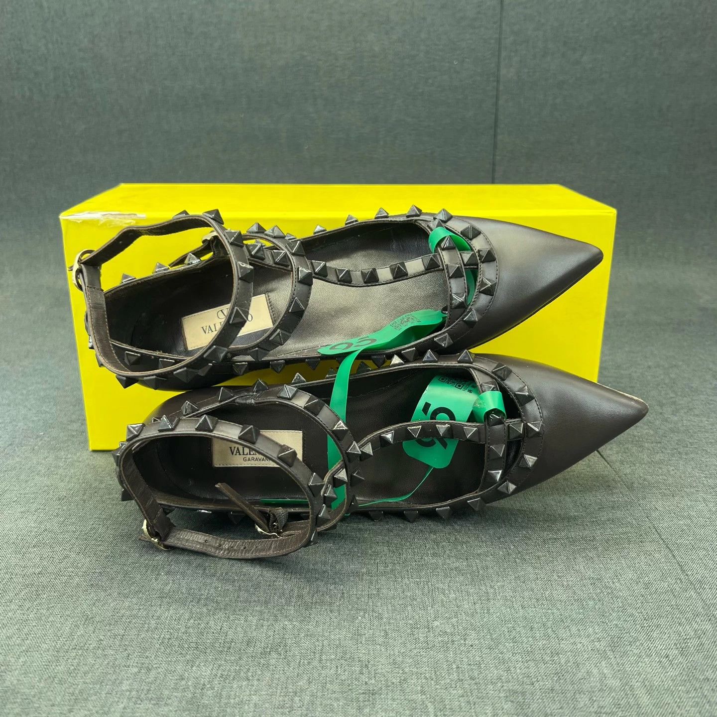 Valentino Valentino leather pointed studded ebony 37 box, cond Size US 6 / IT 36 - 6 Thumbnail