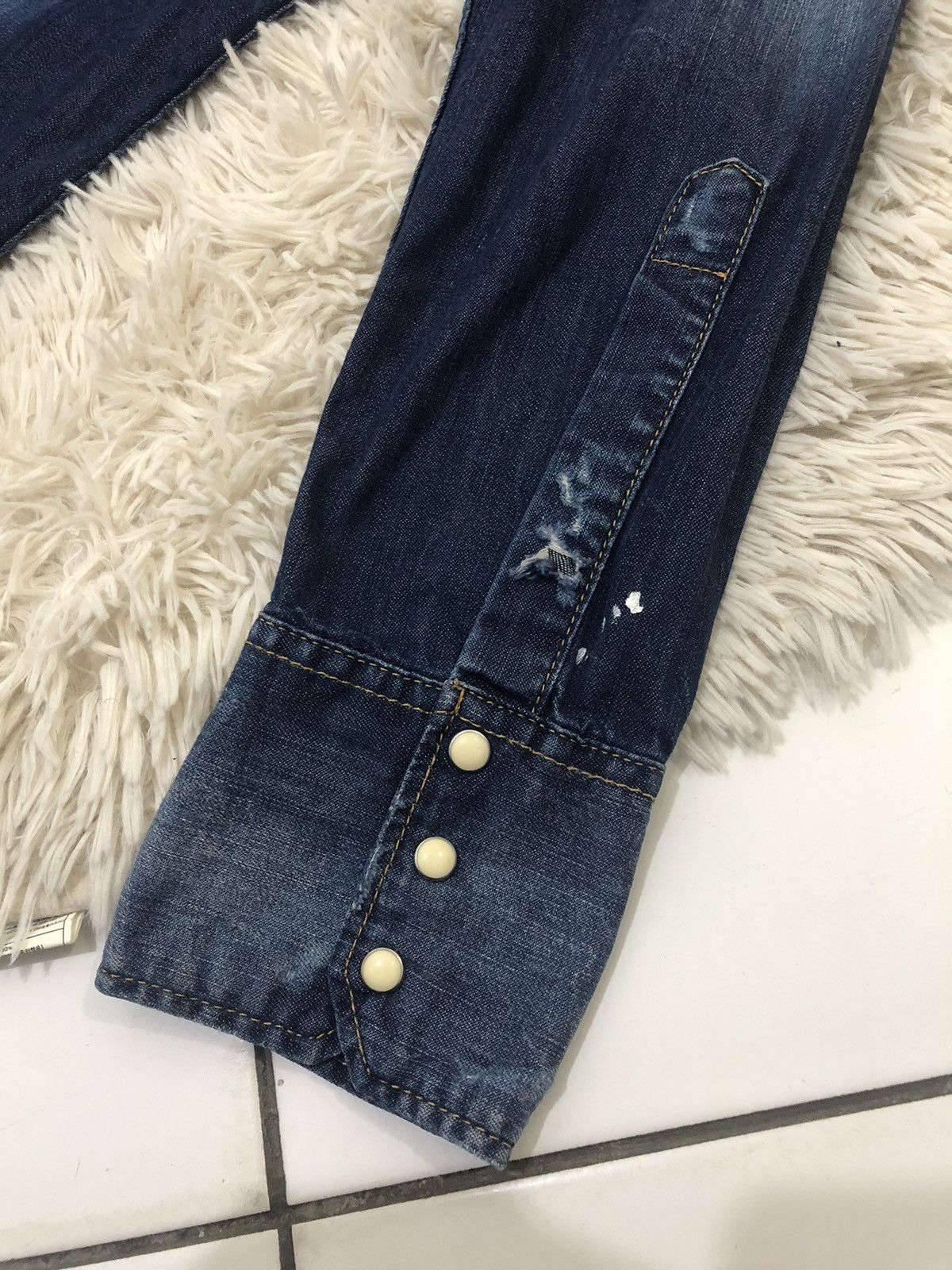 Dsquared2 Dsquared2 Distressed Denim Shirt Size US S / EU 44-46 / 1 - 18 Thumbnail
