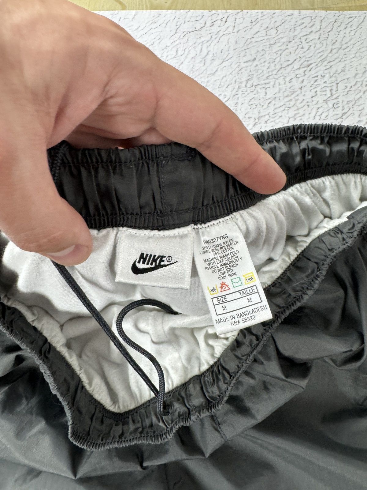 Nike Nike Vintage 90s black nylon shimmer logo swoosh track pants Size US 32 / EU 48 - 8 Thumbnail