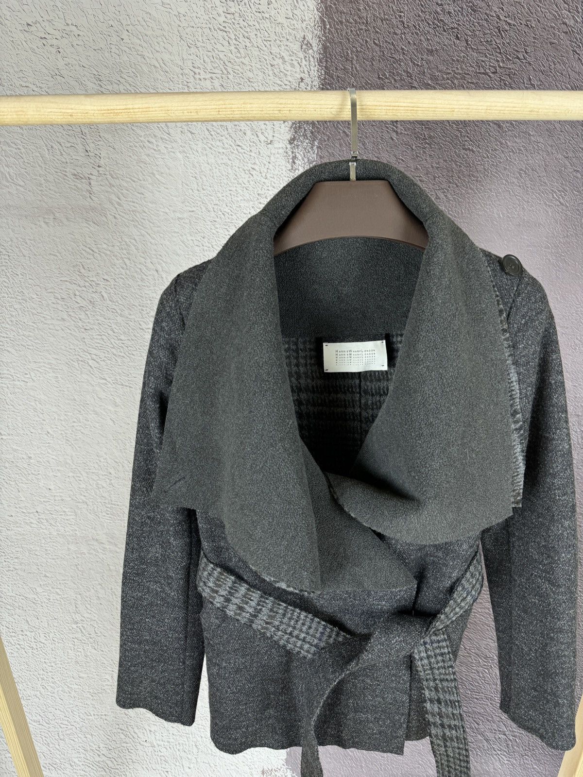 Harris Wharf London Harris Wharf London double breasted wool short coat belted Size M / US 6-8 / IT 42-44 - 4 Thumbnail