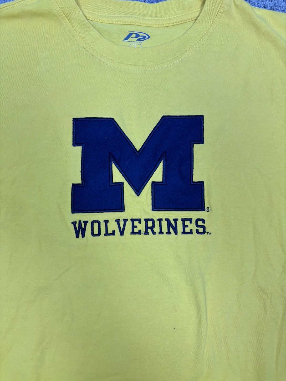 Vintage Yellow u of m michigan wolverines embroidered tshirt Size US L / EU 52-54 / 3 - 3 Thumbnail