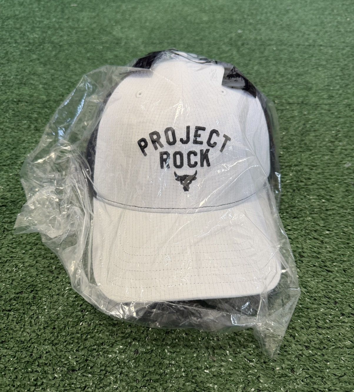 Under Armour UNDER ARMOUR Project Rock Men’s Trucker Hat Cap White/Black Size ONE SIZE - 2 Thumbnail