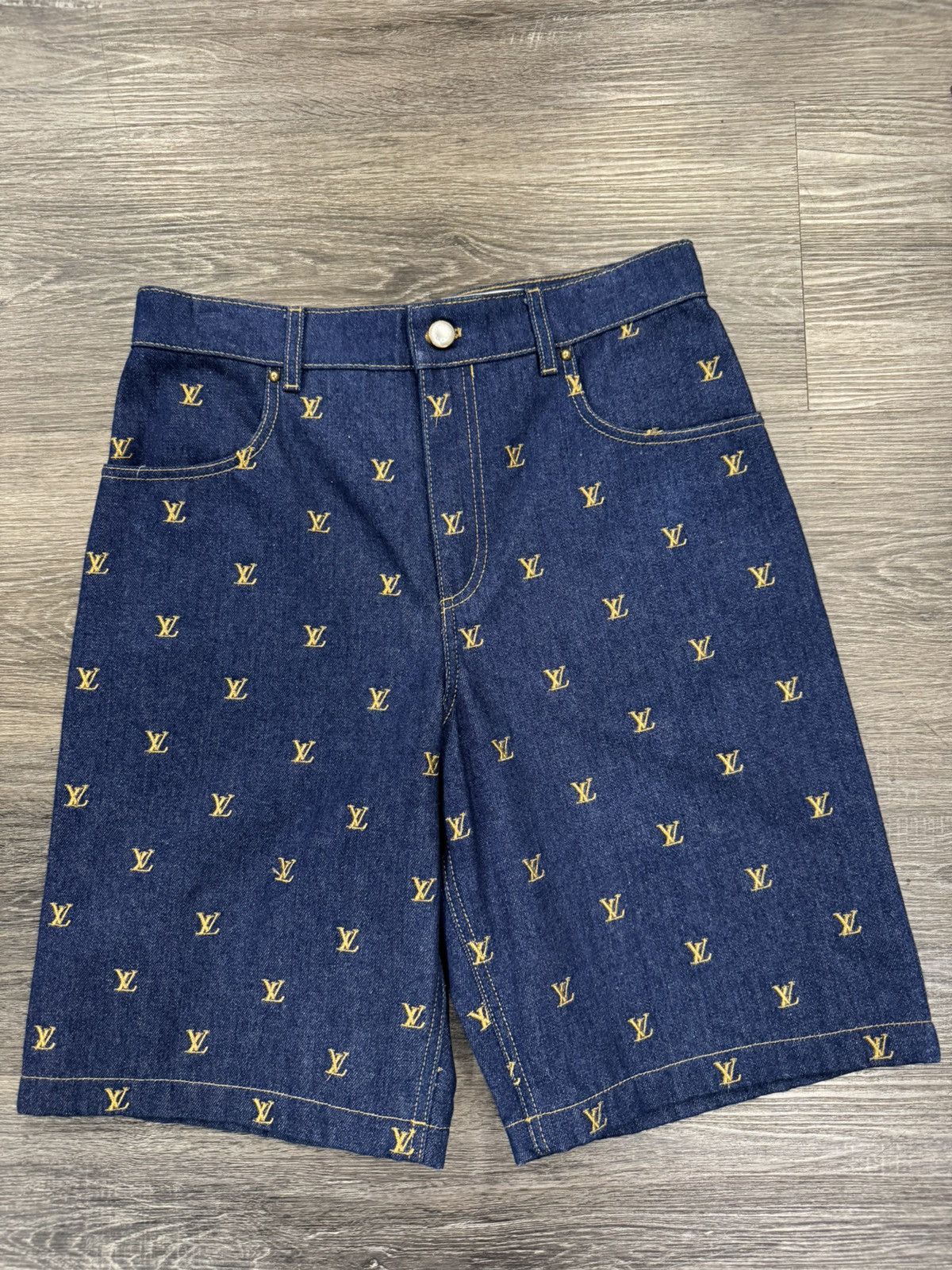 Louis Vuitton Louis Vuitton Embroided Denim Shorts Size US 30 / EU 46 - 1 Thumbnail