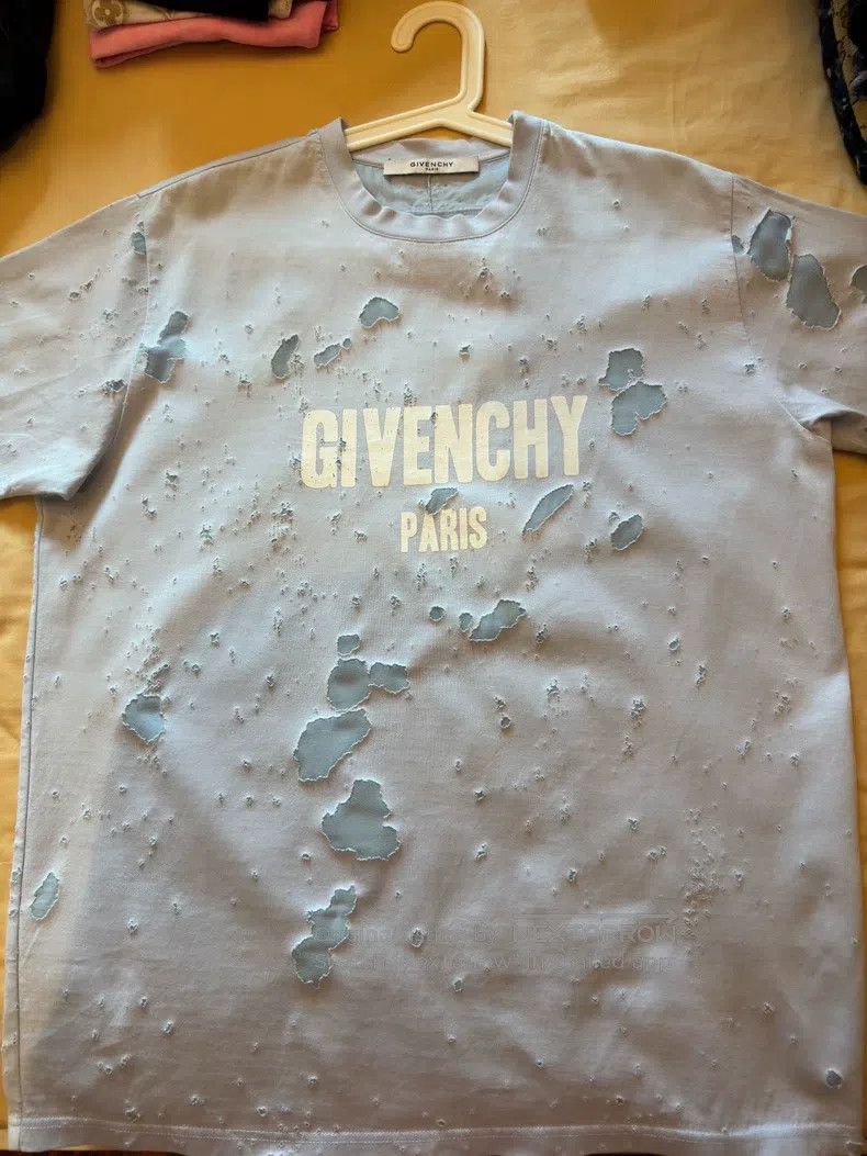 Givenchy Givenchy Light blue and sky blue ripped logo short-sleeve Size US XXS / EU 40 - 1 Thumbnail