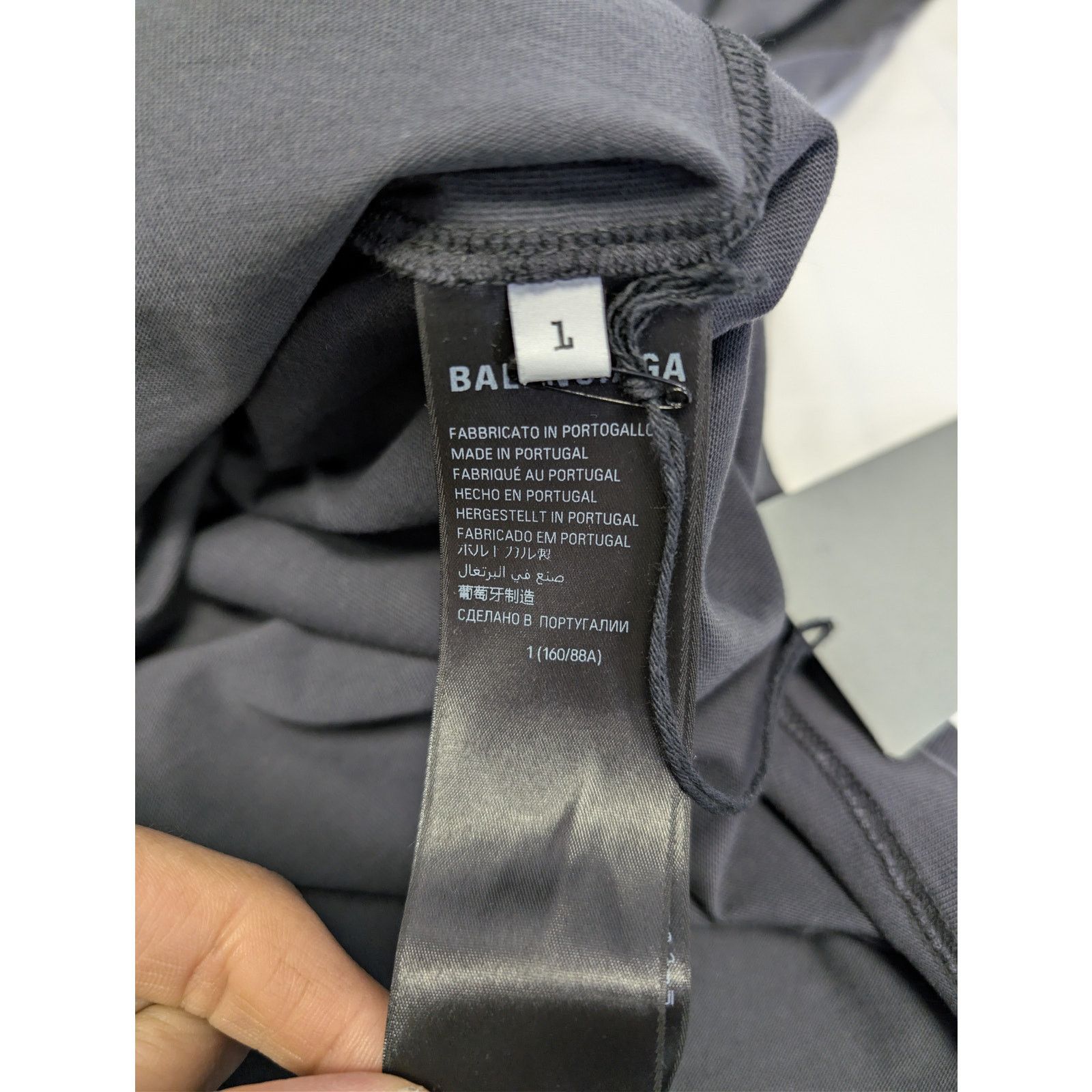 Balenciaga o1rshd1 Metal BB Vintage Jersey L/S Large Fit T-Shirt Black Size US S / EU 44-46 / 1 - 16 Thumbnail
