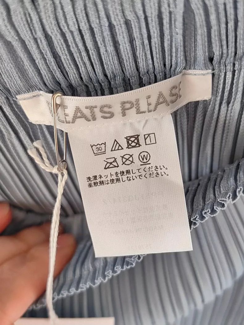 Issey Miyake Issey Miyake size:2 Light grey pleated skirt Size 22" - 4 Thumbnail