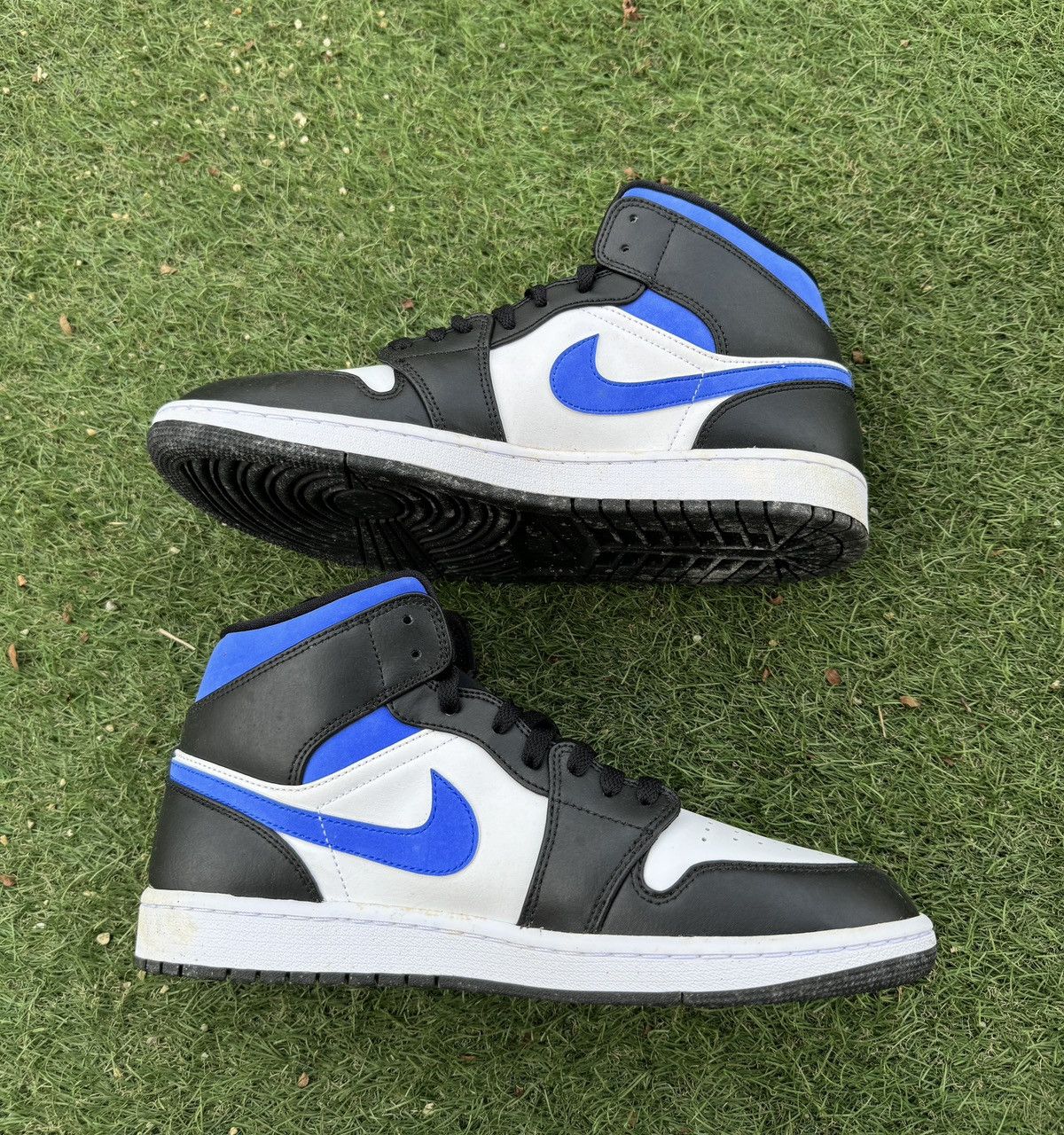 Nike NIKE AIR JORDAN 1 MID RETRO SNEAKERS Size US 10 / EU 43 - 4 Thumbnail