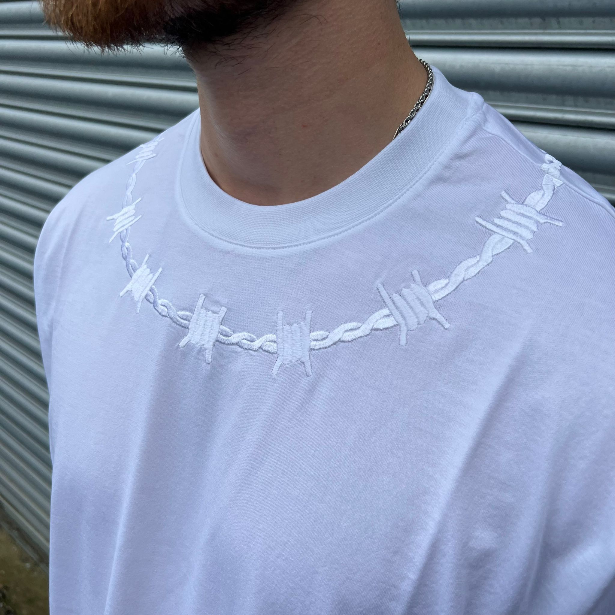 Givenchy White Embroidered Barbed Wire Oversized T-Shirt Size US XL / EU 56 / 4 - 2 Thumbnail