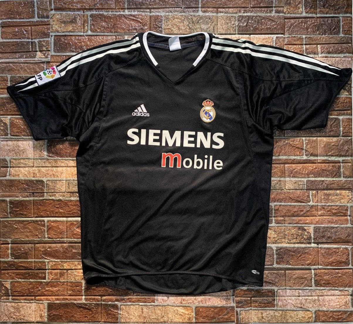 Adidas Real madrid 2004 away jersey Size US L / EU 52-54 / 3 - 1 Thumbnail
