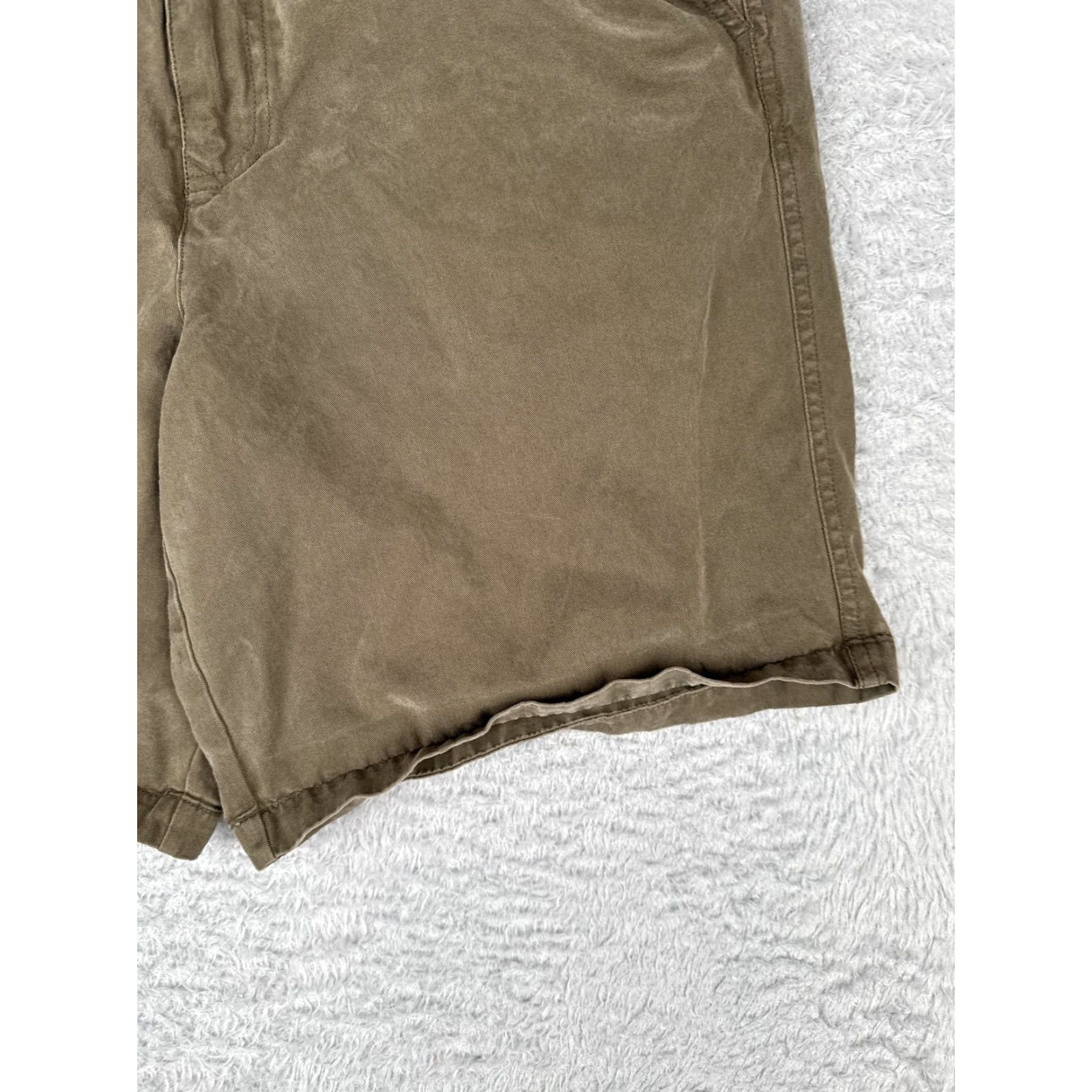 Tommy Bahama Tommy Bahama Shorts Mens 33 Olive Green Chino Flat Front Lyocell Cotton Pockets 90s Beach Mens Size US 33 - 2 Thumbnail