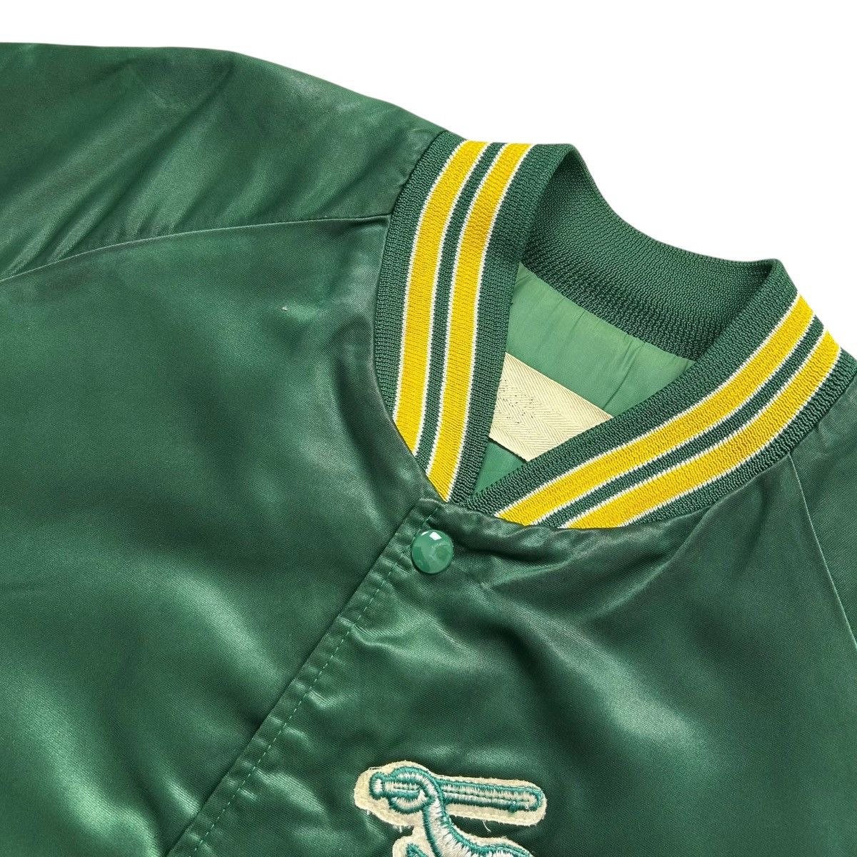 MLB VTG 90s OAKLAND ATHLETICS CHALK LINE SATIN SPELL OUT JACKET Size US L / EU 52-54 / 3 - 8 Thumbnail