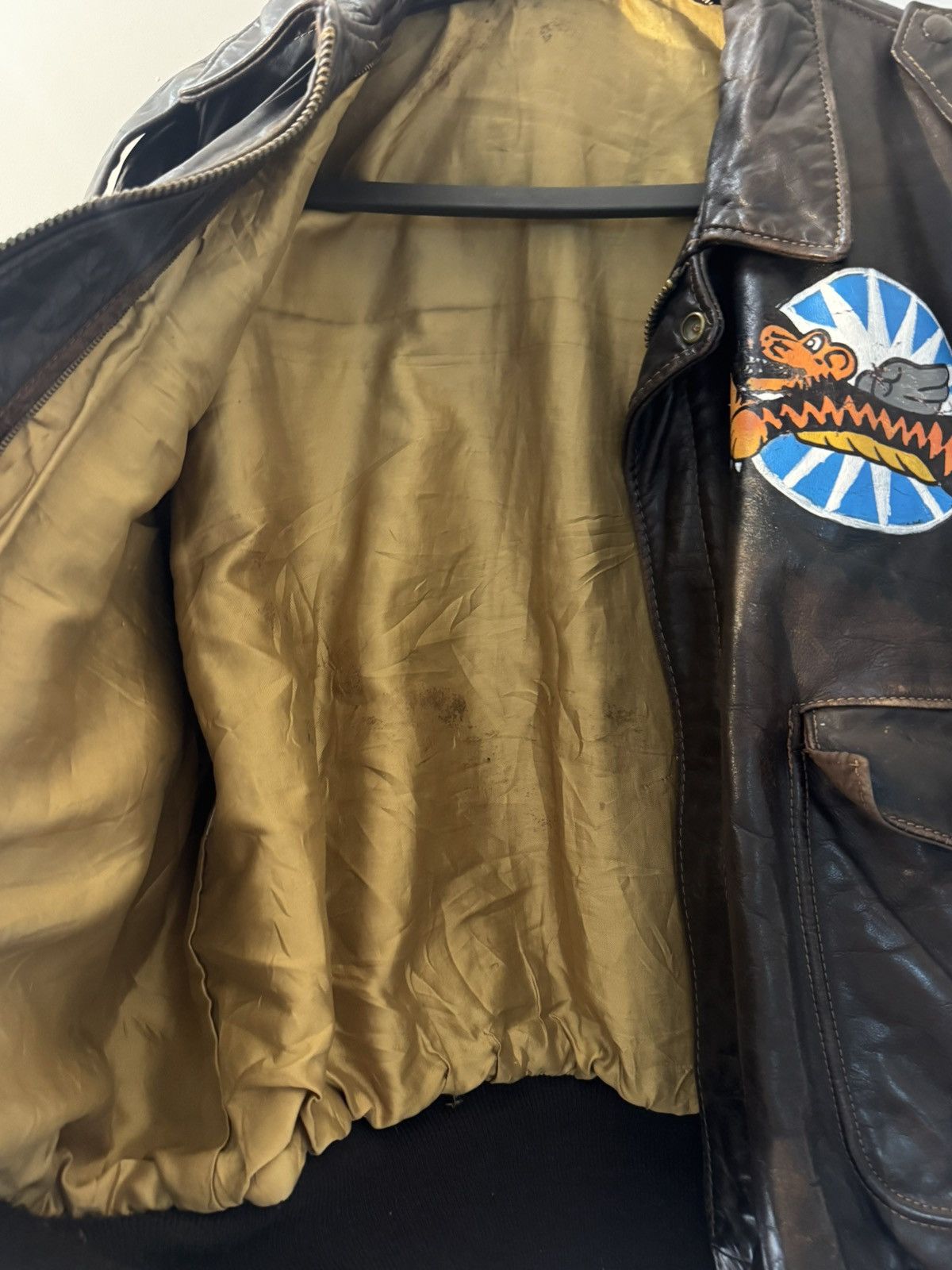 Vintage 1/1 Vintage Hand Painted Flying Tigers Leather Bomber Jacket Size US XL / EU 56 / 4 - 4 Thumbnail