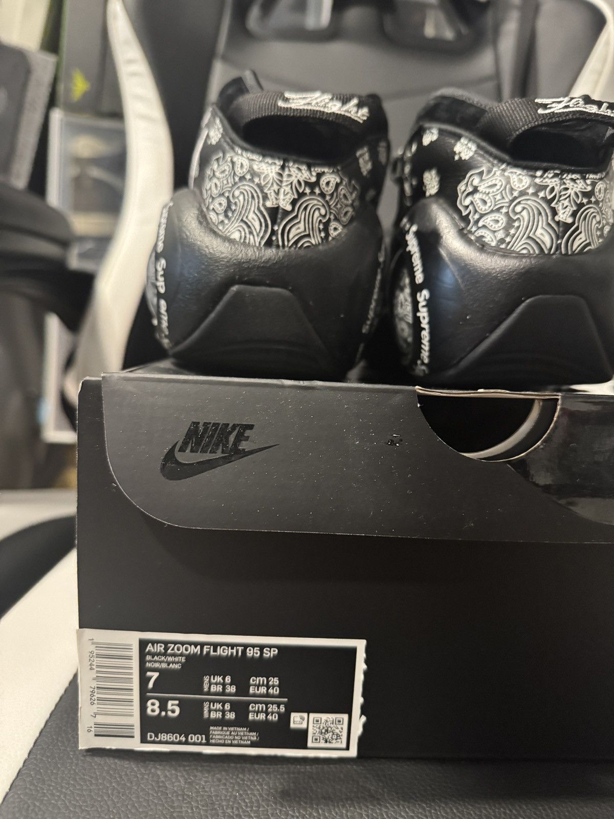 Nike × Supreme AIR ZOOM FLIGHT 95 SUPREME Size US 7 / EU 40 - 7 Thumbnail