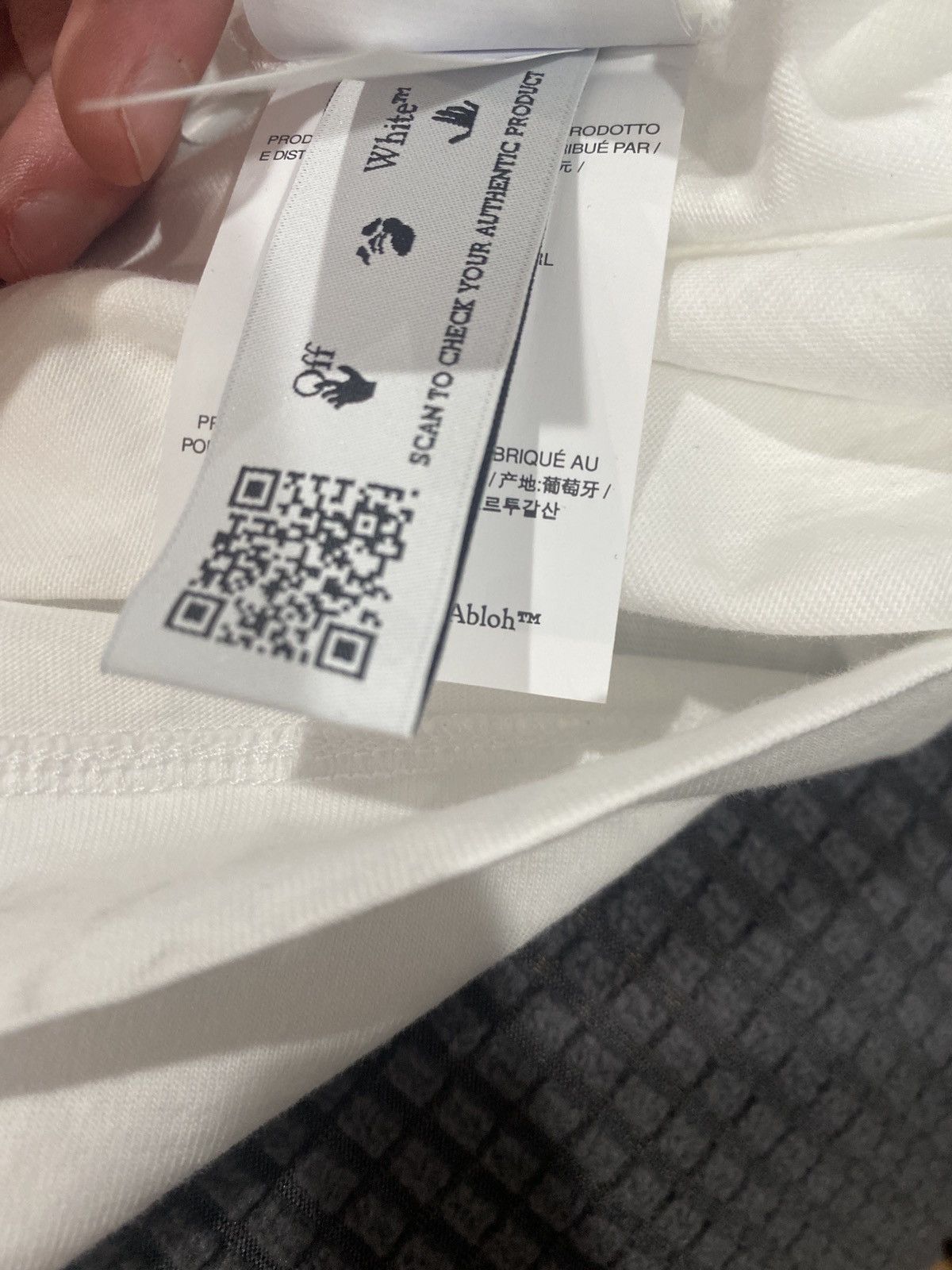 Off-White Off white college shirt brand new Size US XXL / EU 58 / 5 - 10 Thumbnail