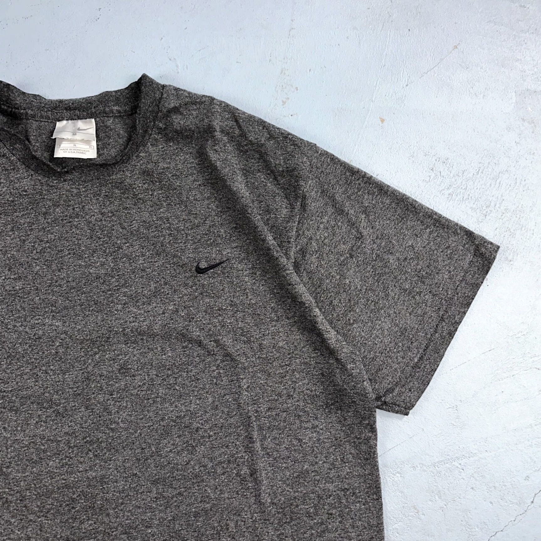 Nike VINTAGE Nike T-Shirt Men Medium Heather Gray Silver Metal Logo Crew Neck All Seasons Size US M / EU 48-50 / 2 - 2 Thumbnail