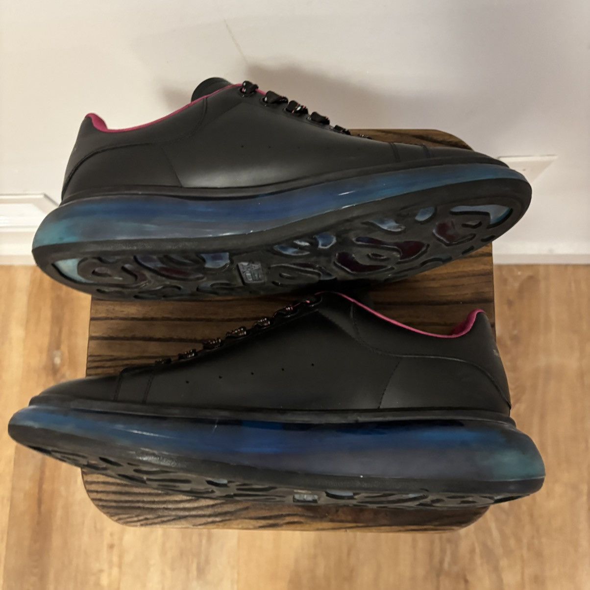 Alexander McQueen Alexander mcqueen black aruba size 45 Size US 12 / EU 45 - 3 Thumbnail