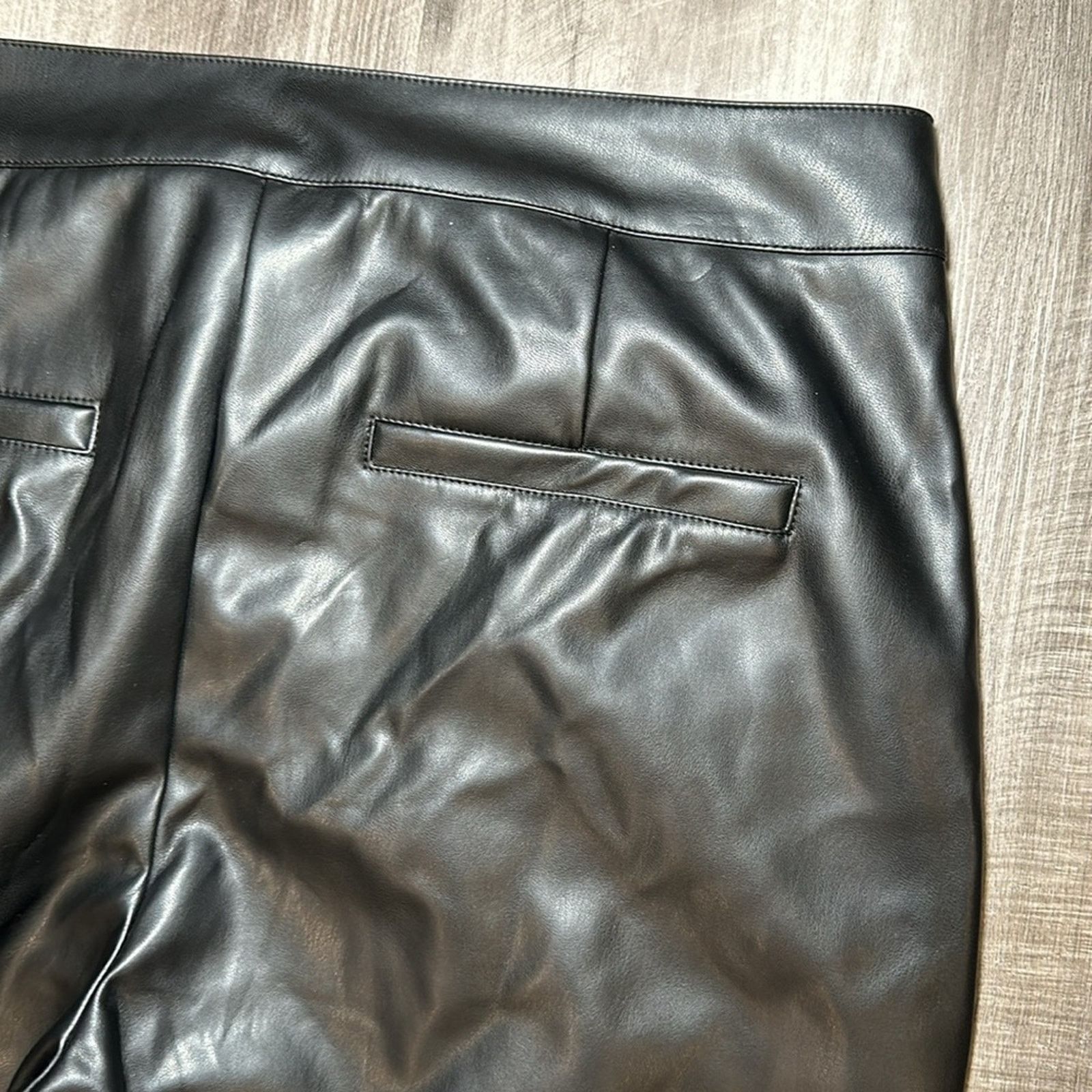 Ellen Tracy Ellen Tracy Pleated Faux Leather Pant - Medium Size 30" / US 8 / IT 44 - 4 Thumbnail