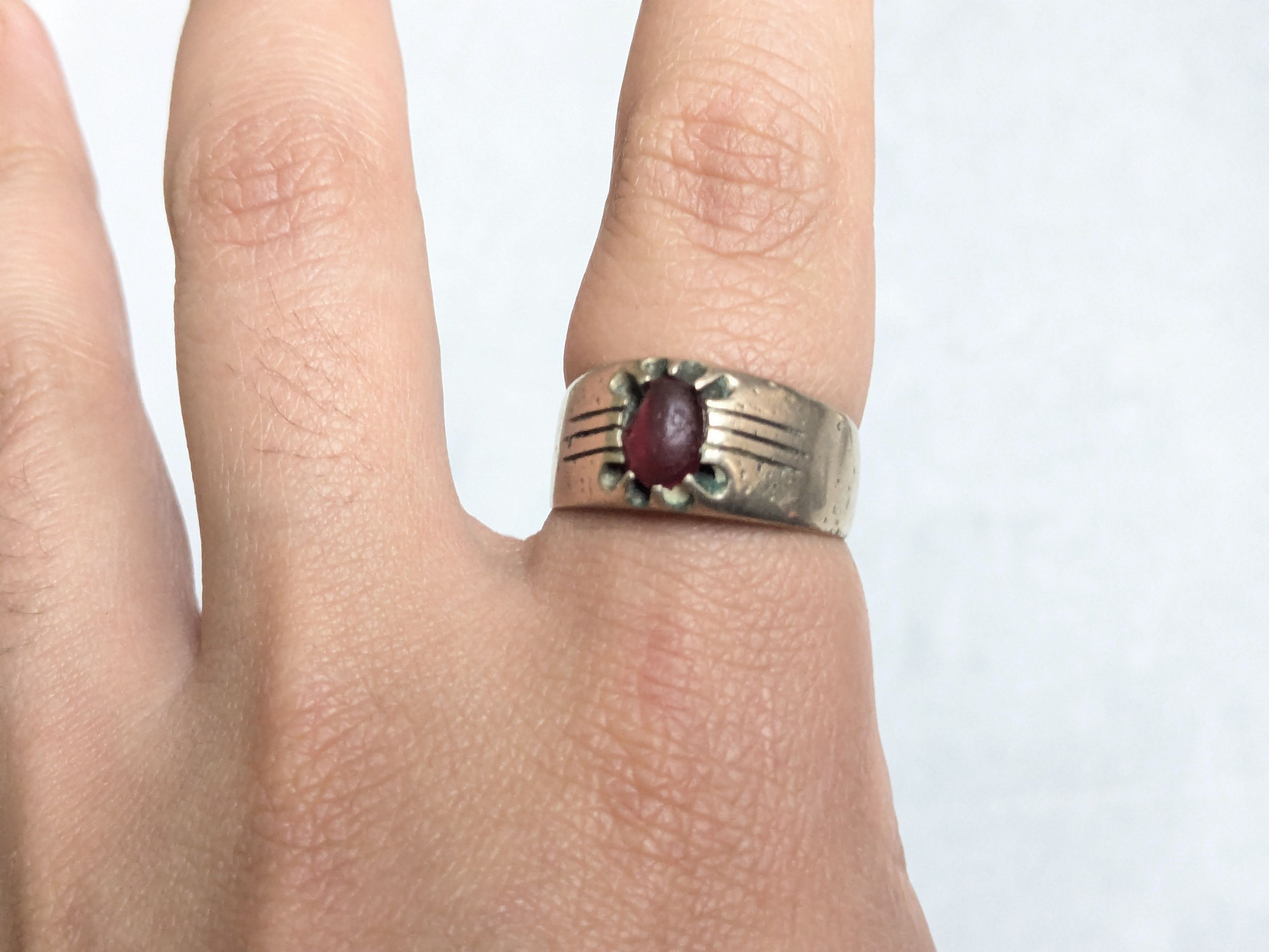 Jewelry Vintage Ring Red Glass Size 10.75 Size ONE SIZE - 8 Thumbnail