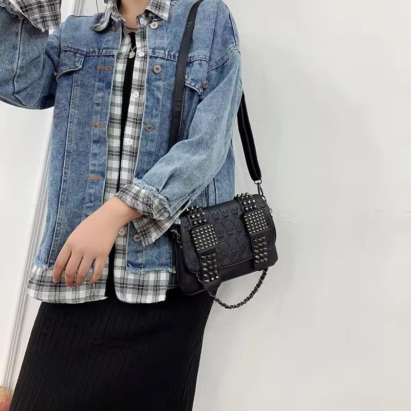 Japanese Brand Black Rivet Shoulder Bag Size ONE SIZE - 3 Thumbnail
