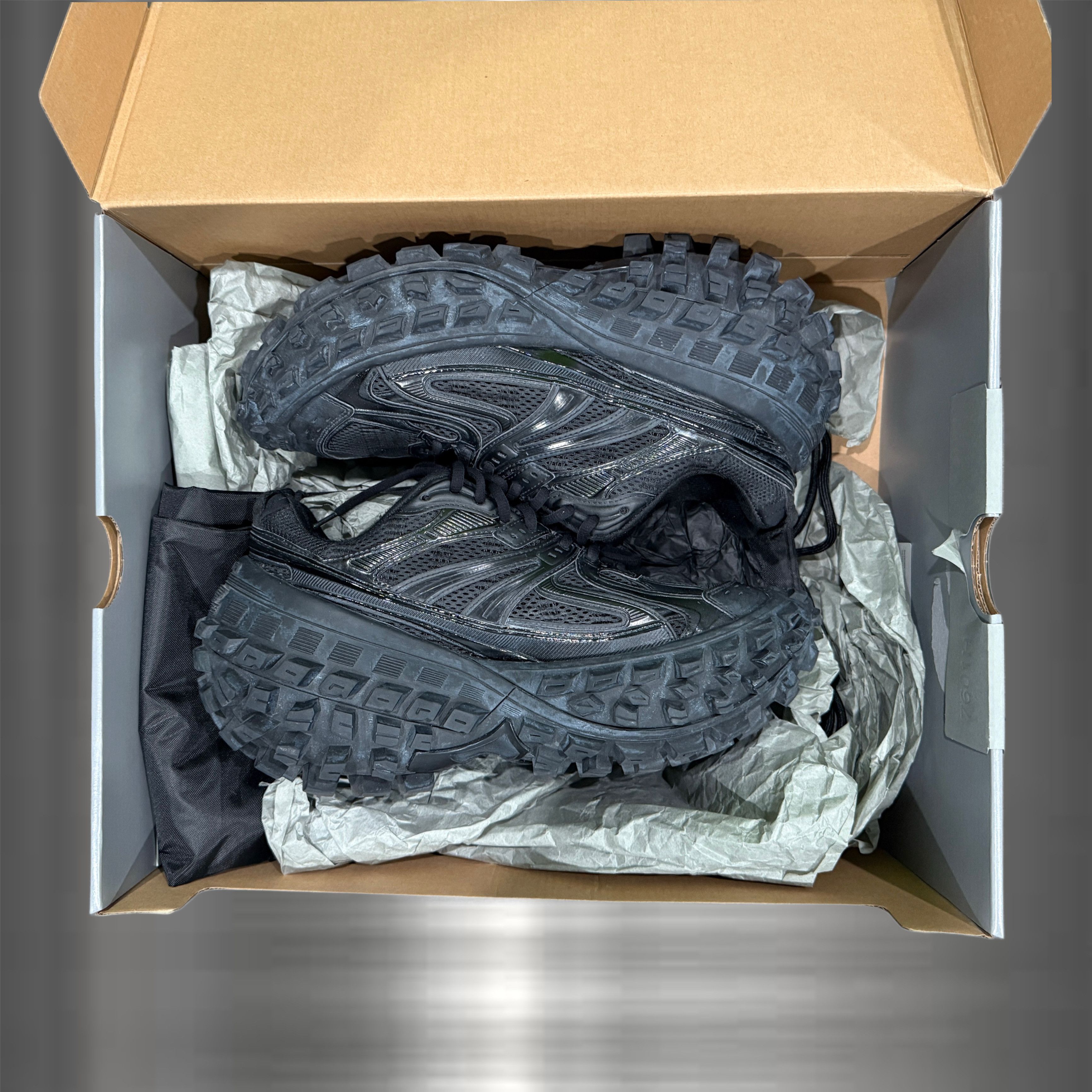 Balenciaga Balenciaga "Bouncer" Sneakers Size US 9 / EU 42 - 2 Thumbnail