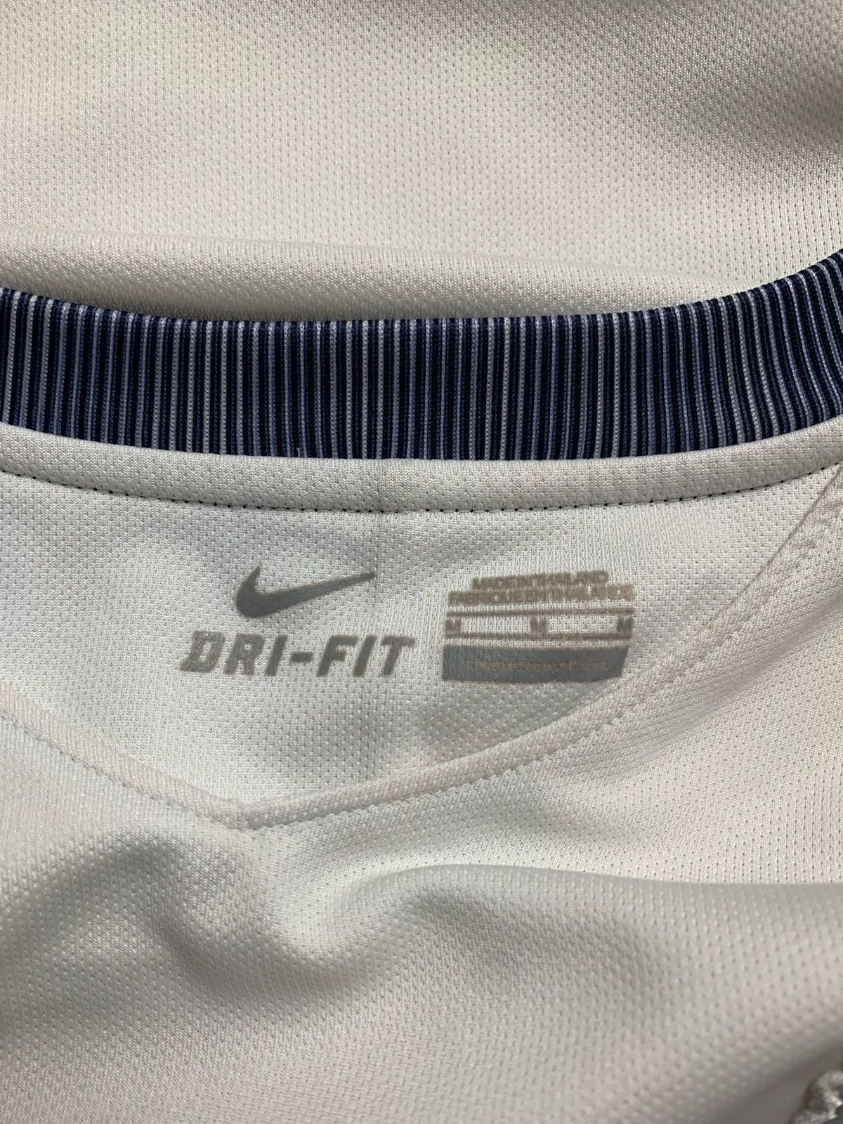 Nike × Vintage Vintage Nike France soccer jersey size M Size US M / EU 48-50 / 2 - 9 Thumbnail