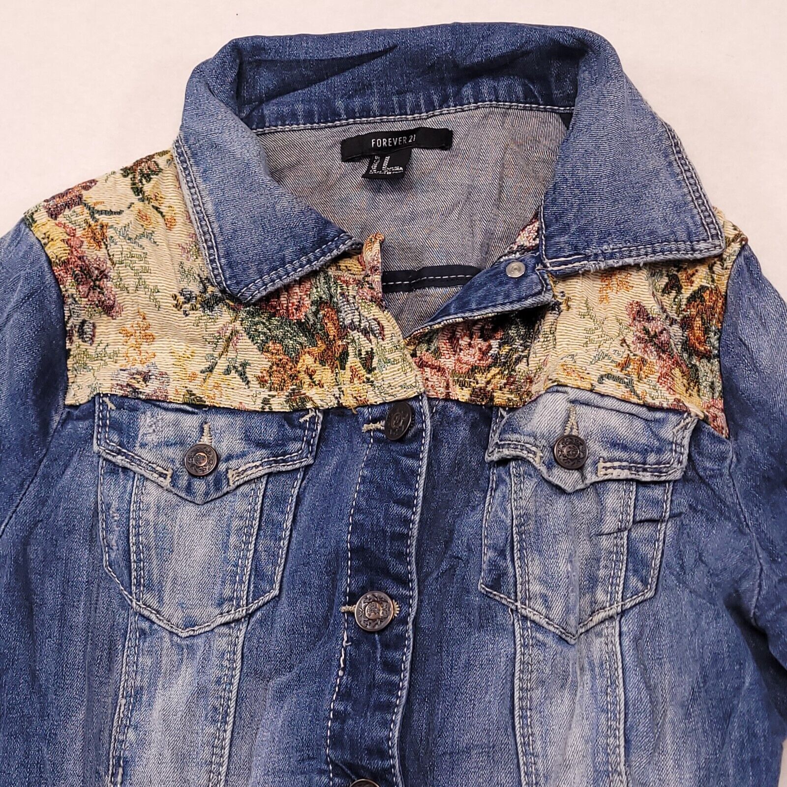 Forever 21 Forever 21 Button Up Denim Jacket Womens Size Medium M Blue Size M / US 6-8 / IT 42-44 - 1 Thumbnail