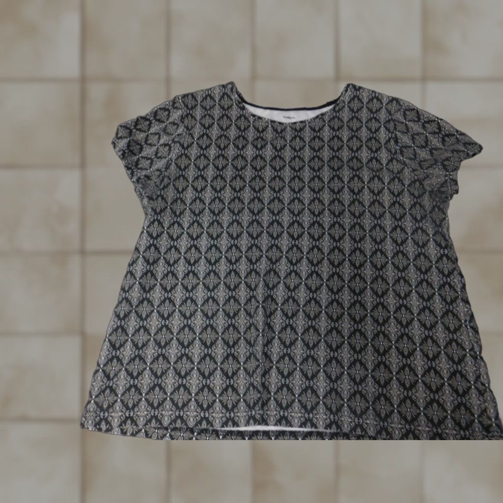 Croft & Barrow Croft & Barrow Womens Blouse L Gray Floral Stretch Top Shirt Casual Crew Neck Short Sleeve Button Pullover Cotton Rayon Size L / US 10 / IT 46 - 1 Thumbnail
