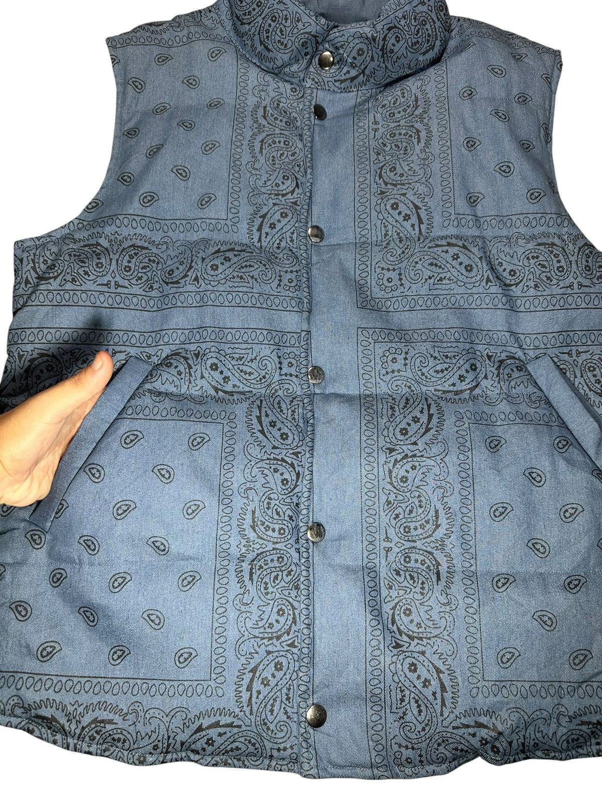 Japanese Brand Blue bandana paisley puffer vest from Unrelaxing Design. Size US L / EU 52-54 / 3 - 3 Thumbnail