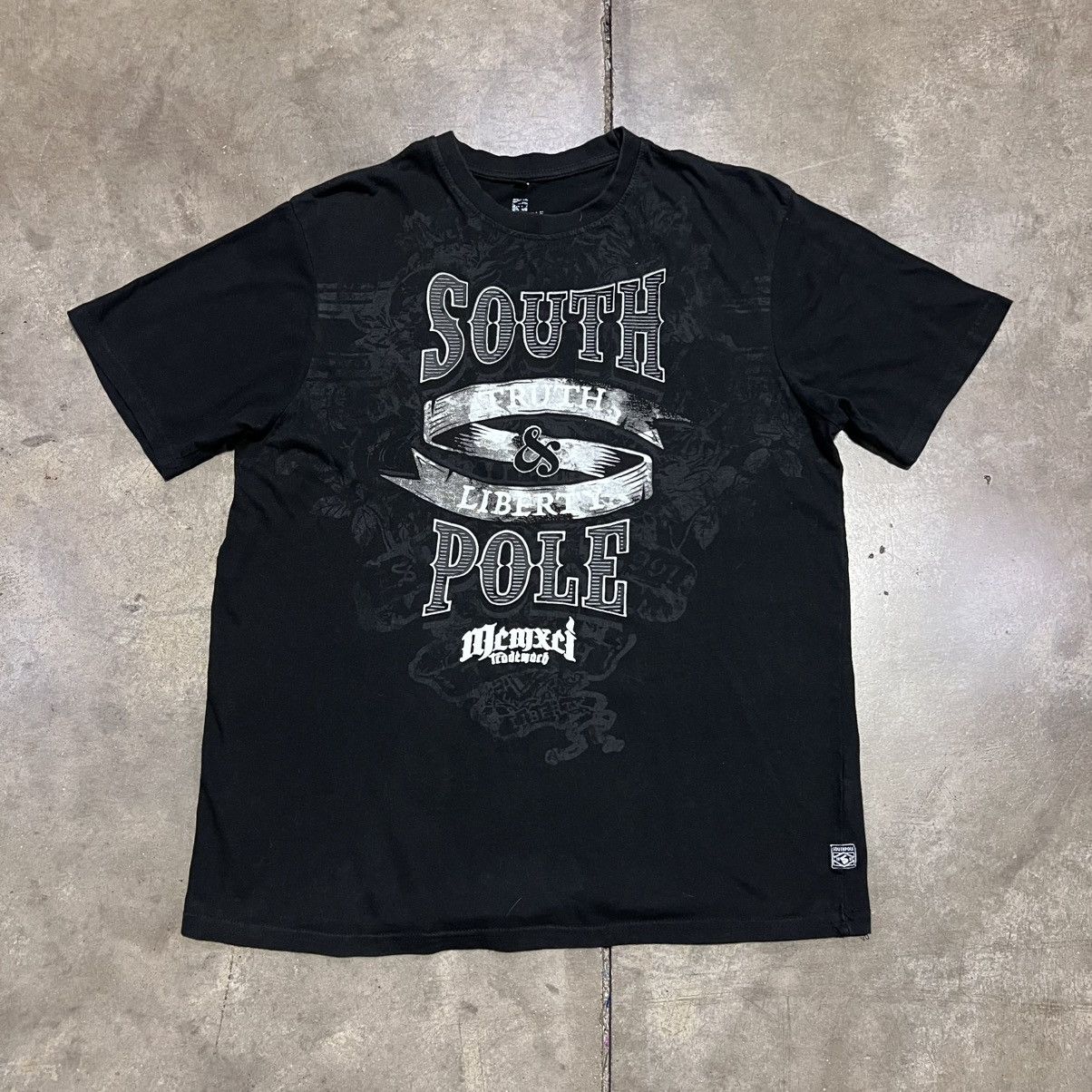 Southpole × Vintage Vintage Y2K SouthPole Graphic T shirt Logo Tribal Grunge Size US L / EU 52-54 / 3 - 1 Thumbnail