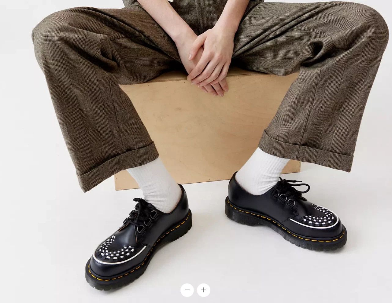 Dr. Martens Flowers Size US 9 / EU 42 - 2 Thumbnail