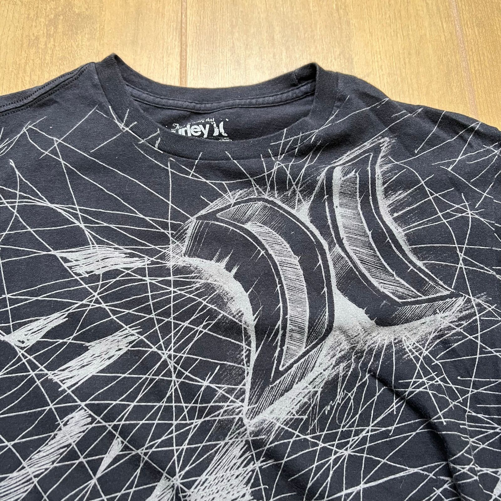 Hurley Y2K Hurley men's Sz M t-shirt in black graphic print 2000s Size US M / EU 48-50 / 2 - 2 Thumbnail