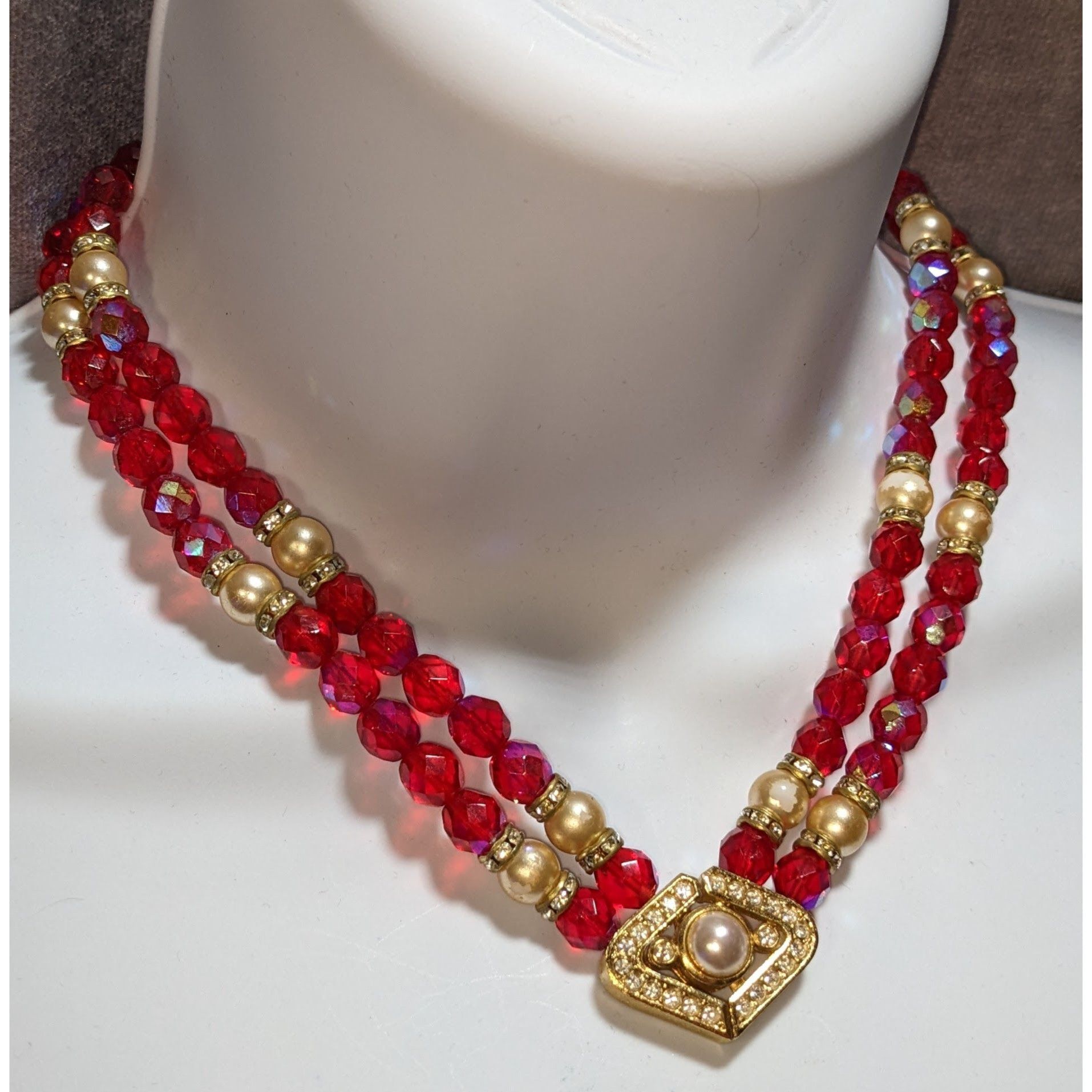 Other Vintage Whimsical Red Beaded Necklace With Gold Tone Accents Size ONE SIZE - 5 Thumbnail