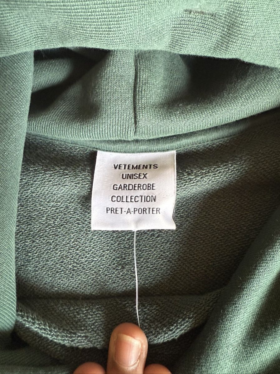 Vetements Vetements Metal Patch Hoodie Size US M / EU 48-50 / 2 - 3 Thumbnail