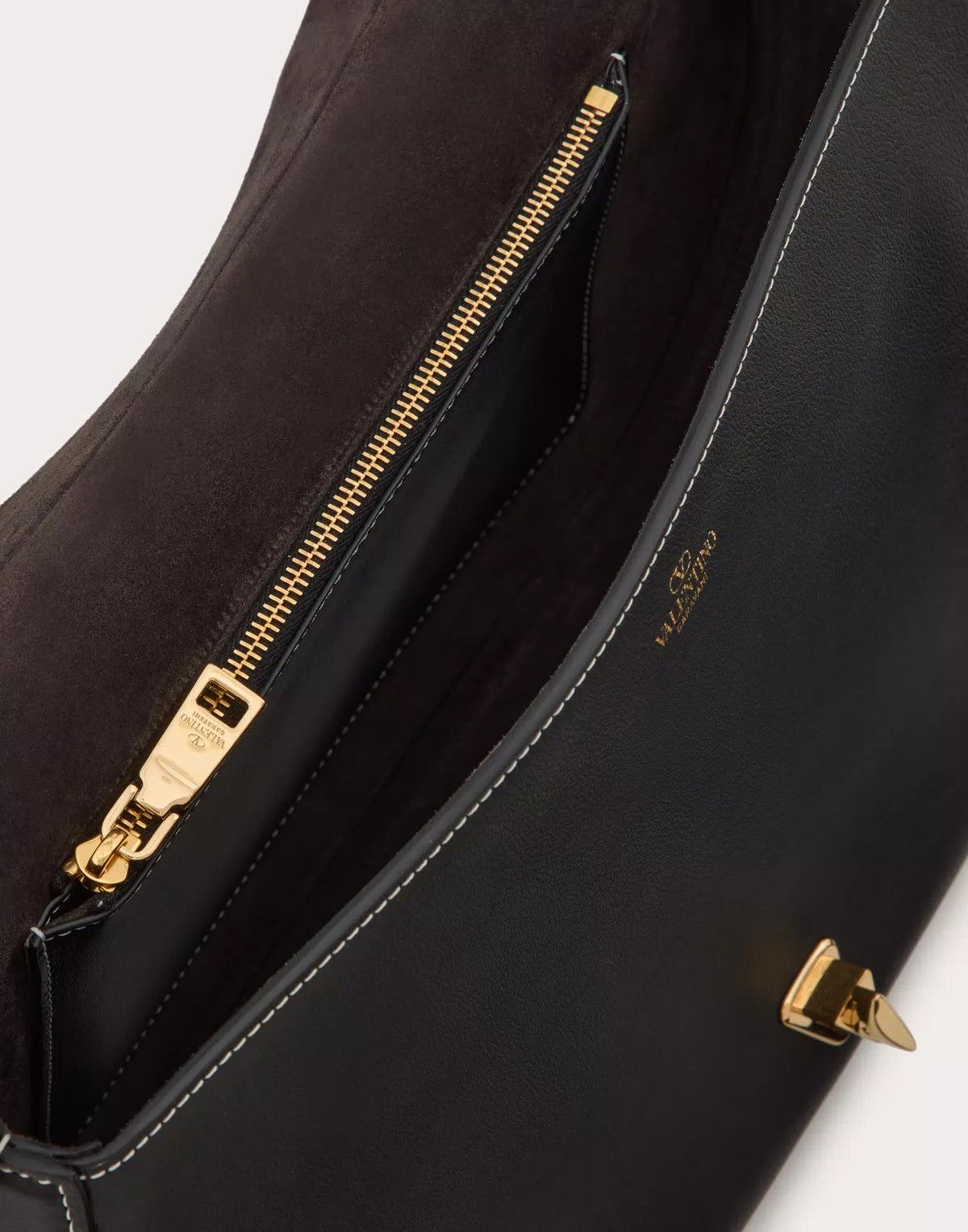 Valentino oc11z0725 Size:OS/Shoulder Bag In Nappa Calfskin in Black Size ONE SIZE - 6 Thumbnail