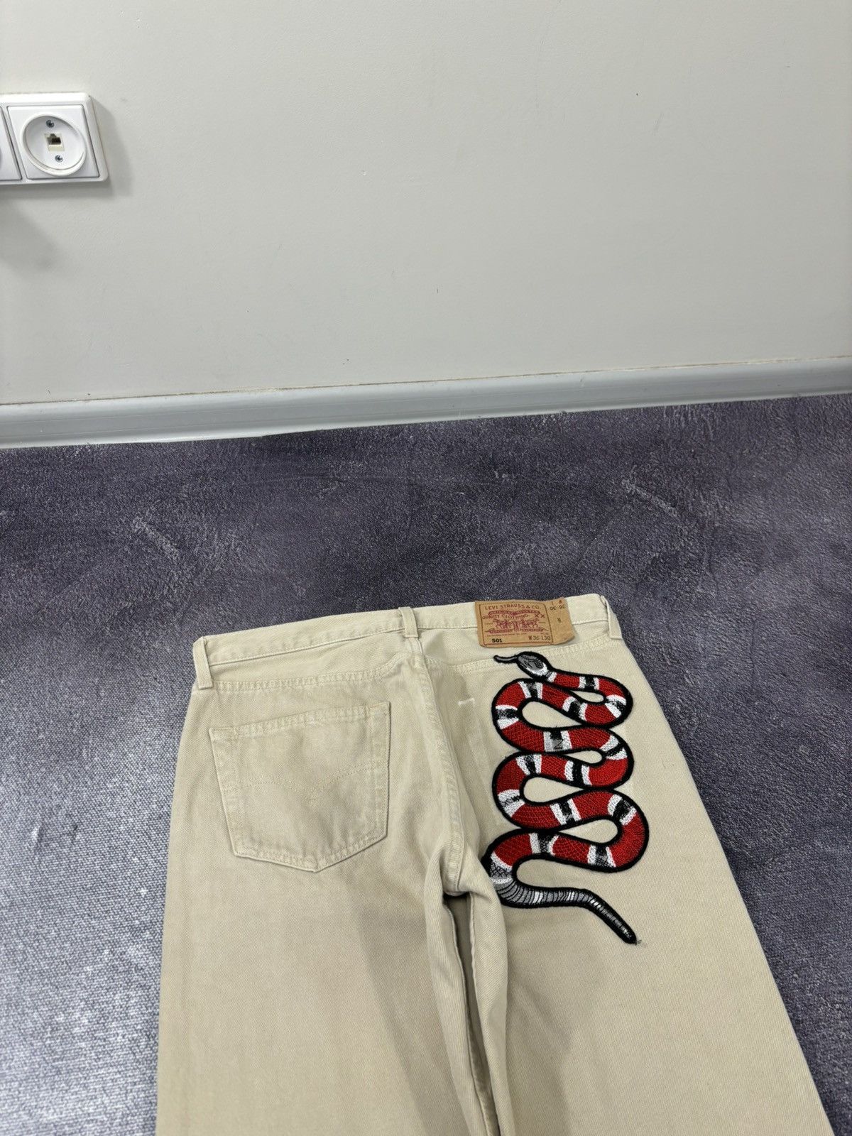 Levi's Vintage 90s Levi’s 501 Cream Custom Snake Hype Denim Jeans Size US 36 / EU 52 - 6 Thumbnail