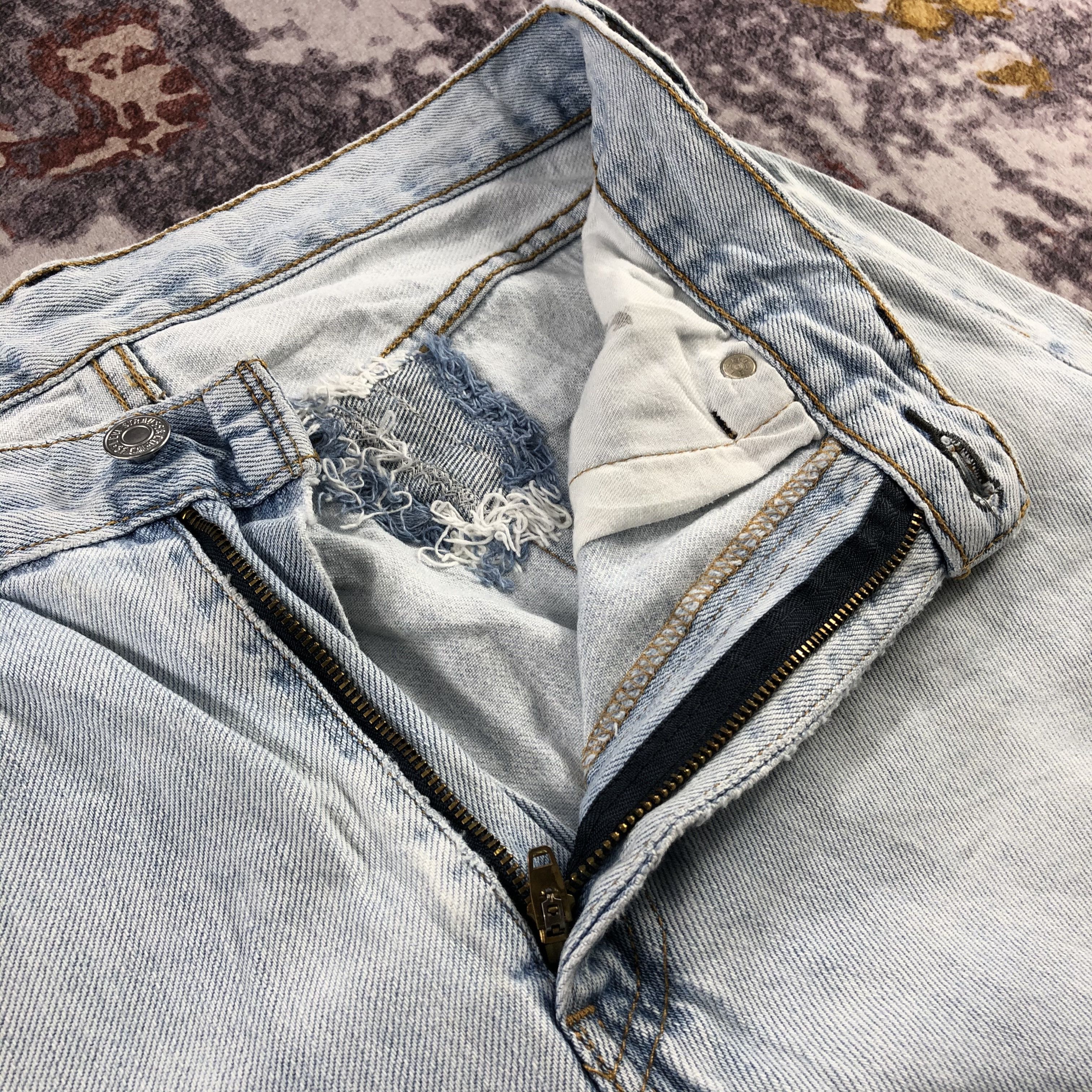 Levi's × Vintage Vintage Light Wash Levis 505 Jeans-JM3173 Size US 31 - 13 Thumbnail