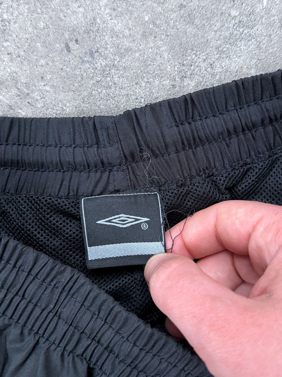Umbro Umbro Nylon Vintage Parachute Sweatpants Black Drill Size US 30 / EU 46 - 4 Thumbnail