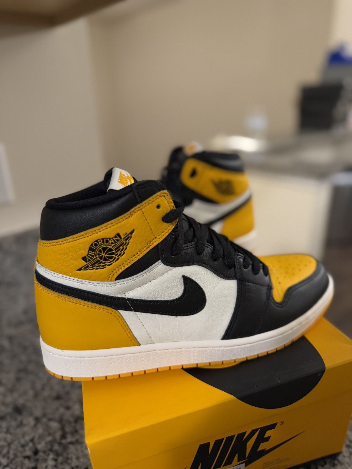 Jordan Brand × Nike Jordan 1 Taxi Yellow Size 11 (555088-711) 🧼 Size US 11 / EU 44 - 2 Thumbnail