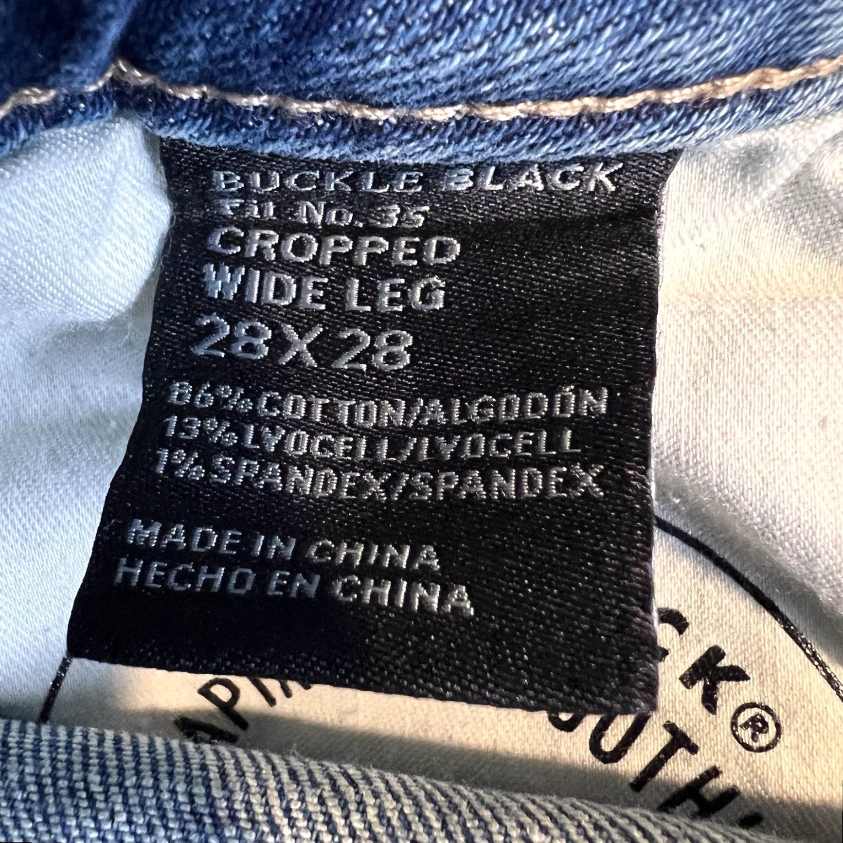 Vintage Buckle Jeans Cropped Wide Leg 90s Grunge Skater Womens 28x28 Blue Denim Cotton Polyester Spandex 5-Pocket Rise Mid Baggy Stretch Proudly Buckle Size 28" / US 6 / IT 42 - 4 Thumbnail