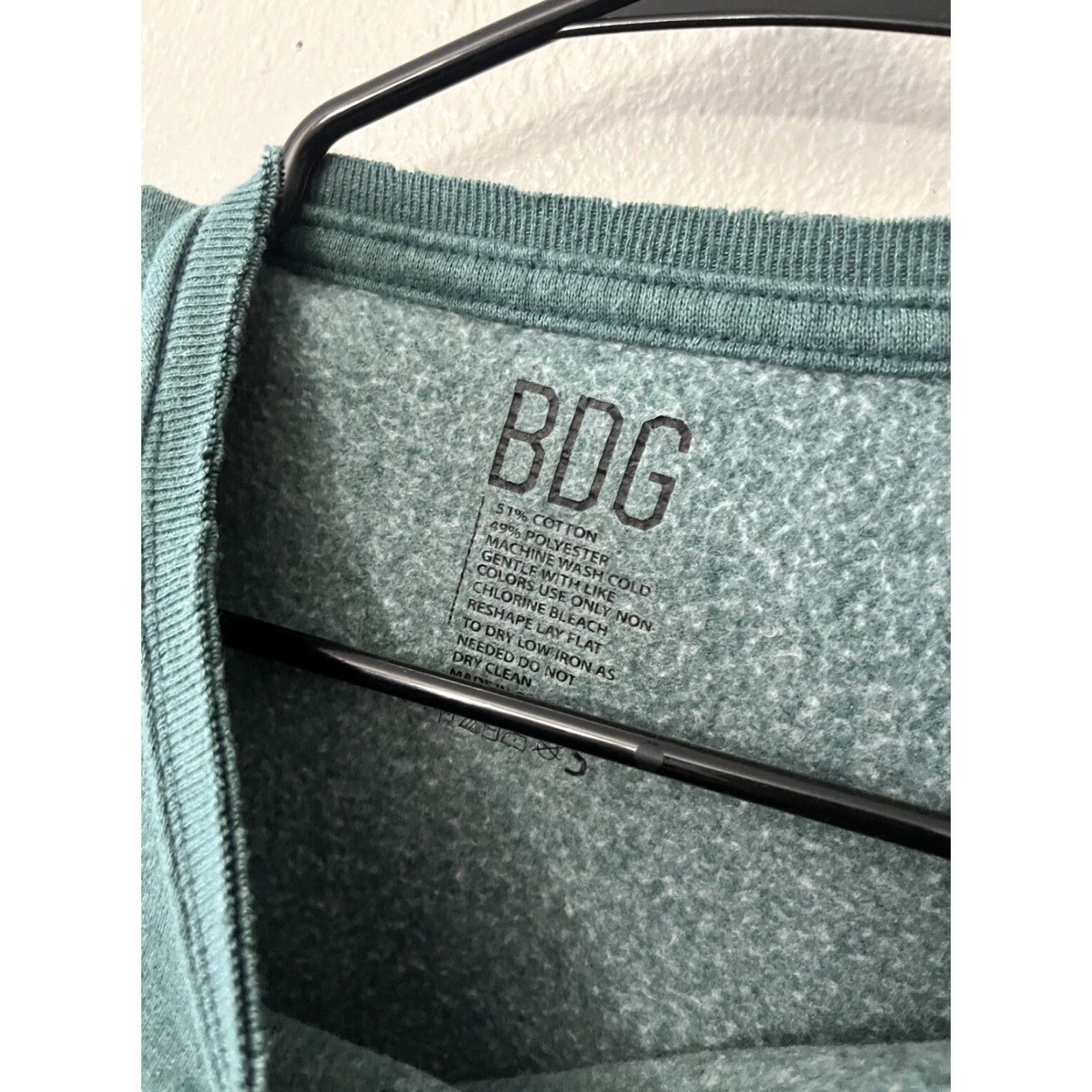 Bdg BDG Green Solid Cropped Sweatshirt Cardigan Women's Size S Adult Small Green BDG Sweatshirt Cardigan 90s None Mens Womens Girls? Size S / US 4 / IT 40 - 2 Thumbnail